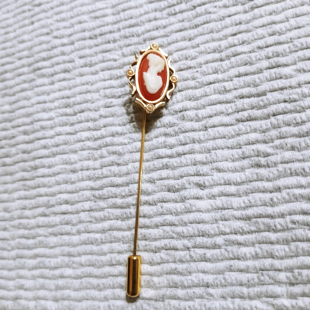 Avon Cameo Pin